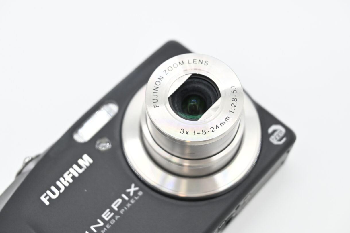 【良品】FUJIFILM 富士フイルム FinePix F60fd 12MP デジタルカメラ 光学デュアル画像安定ズーム 3倍