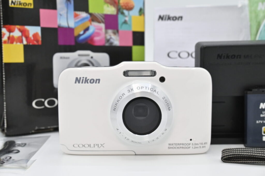 美品】 NIKON ニコン デジタルカメラ COOLPIX S31 防水5m 耐衝撃1.2m