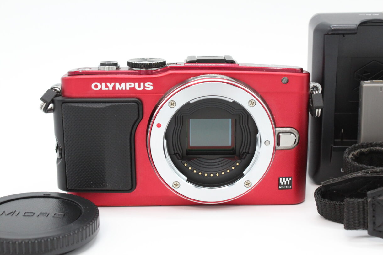 本物品質の OLYMPUS ミラーレス一眼 PEN Lite E-PL6 ボディ レッド E ...