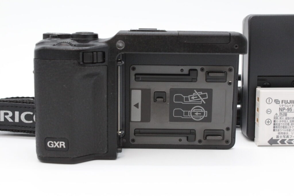 美品】RICOH リコー デジタルカメラ GXR ボディ #LE2024267 美品】RICOH リコー デジタルカメラ GXR ボディ #LE2024267