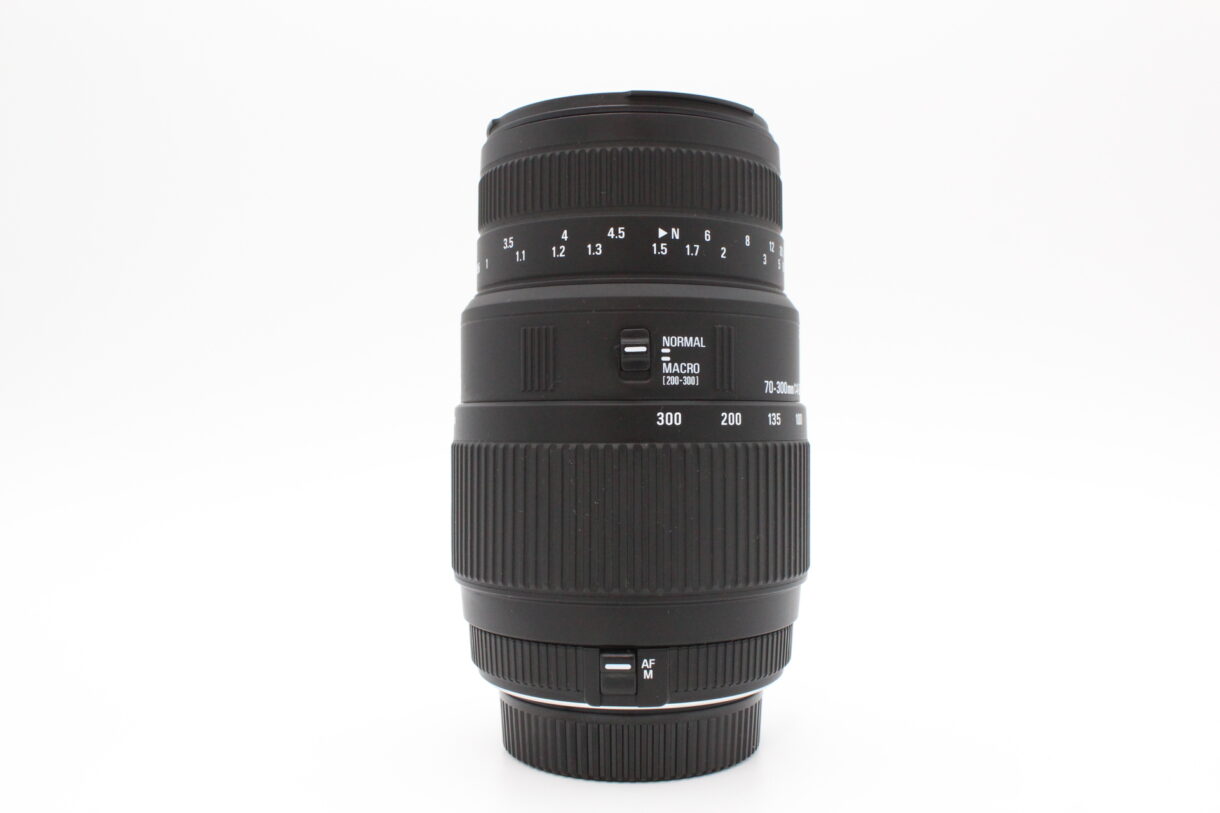 美品】SIGMA 望遠ズームレンズ 70-300mm F4-5.6 DG MACRO ニコン