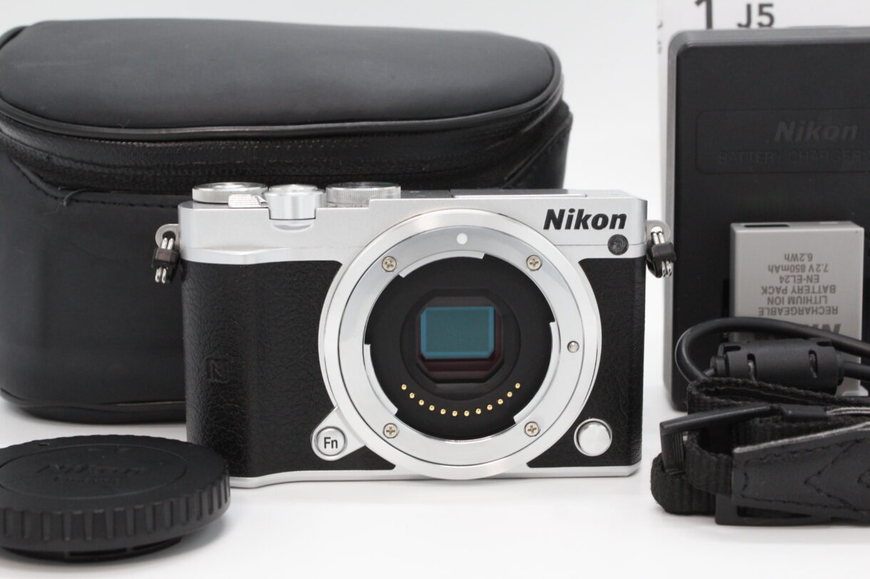 13,622円■ 美品 ■ ニコン Nikon 1 J5 ボディ シルバー
