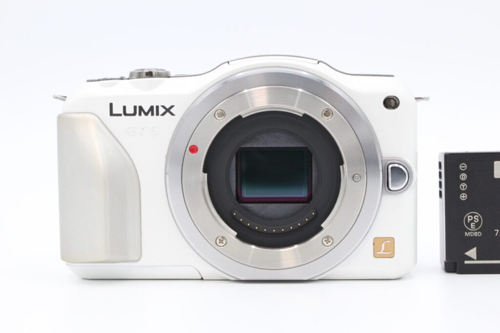 Panasonic - 【訳アリ良品】PANASONIC パナソニック ミラーレス一眼カメラ ルミックス GF5 ボディ 1210万画素 シェルホワイト DMC-GF5-W #LE2024488 Amazon | パナソニック(Panasonic) ミラーレス一眼カメラ
