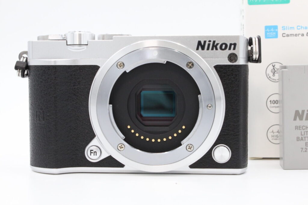 美品】NIKON ニコン ミラーレス一眼 Nikon1 J5 ボディ シルバー