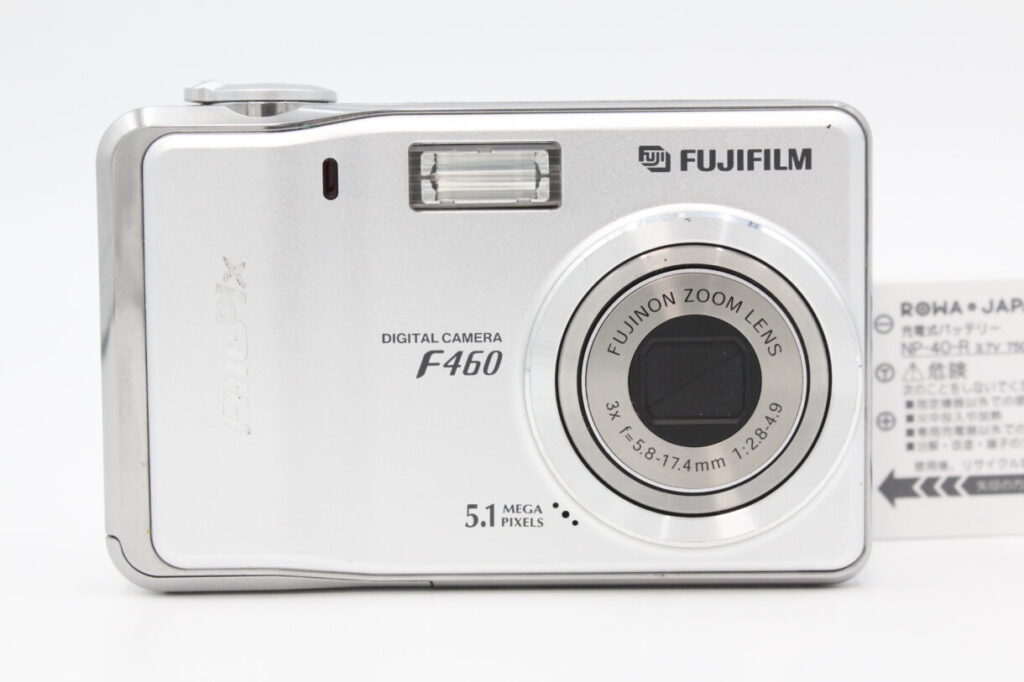デジカメ　本体　FUJIFILM Finepix F460　デジタルカメラ Fujifilm FinePix F460 5.1 MP Digital Camera - Silver