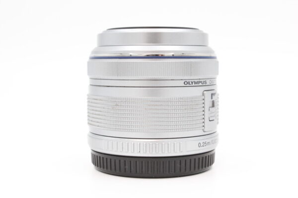 【美品】OLYMPUS オリンパス 標準ズームレンズ M.ZUIKO DIGITAL 14-42mm F3.5-5.6 II R シルバー #LE20248041 - 画像 (4)