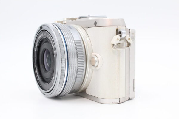 【訳アリ並品】OLYMPUS オリンパス E-PL8 レンズキット ホワイト #LE2024950 - 画像 (2)