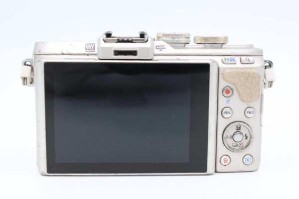 【訳アリ並品】OLYMPUS オリンパス E-PL8 レンズキット ホワイト #LE2024950 - 画像 (5)