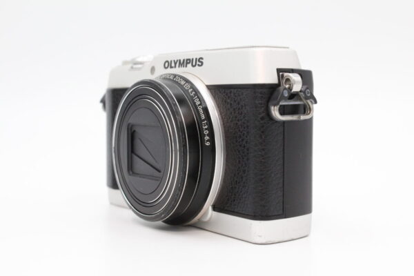 【並品】OLYMPUS オリンパス STYLUS SH-1 シルバー 光学24倍&超解像48倍ズーム #LE2024948 - 画像 (2)