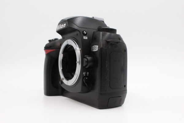 【良品】NIKON ニコン デジタルカメラ D70 ボディ610万画素#LE2022174 - 画像 (2)