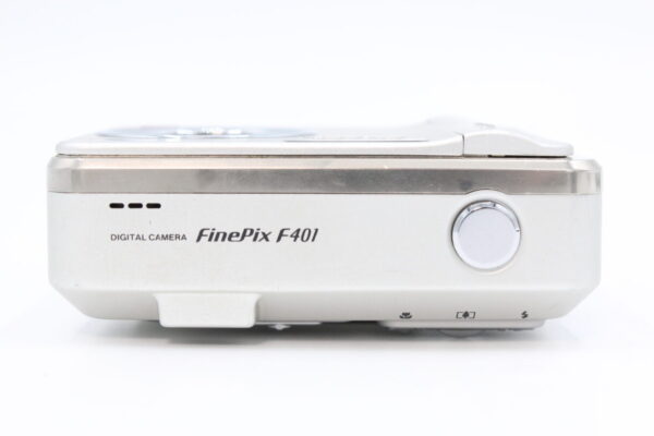 【良品】FUJIFILM 富士フイルム FinePix F401 2.1MP デジタルカメラ 光学3倍ズーム付き#LE2024997 - 画像 (9)