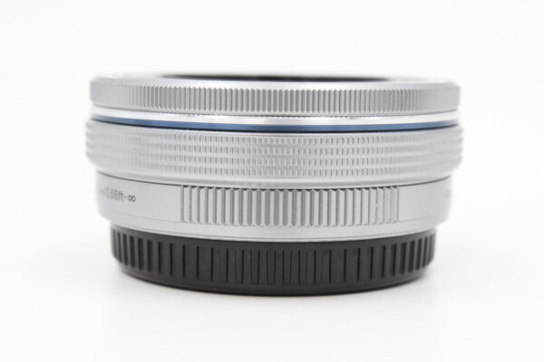 【良品】OLYMPUS オリンパス 電動式パンケーキズームレンズ M.ZUIKO DIGITAL ED 14-42mm F3.5-5.6 EZ SLV #LE20250132 - 画像 (4)