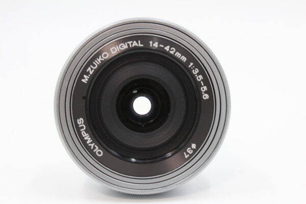 【良品】OLYMPUS オリンパス 電動式パンケーキズームレンズ M.ZUIKO DIGITAL ED 14-42mm F3.5-5.6 EZ SLV #LE20250132 - 画像 (5)