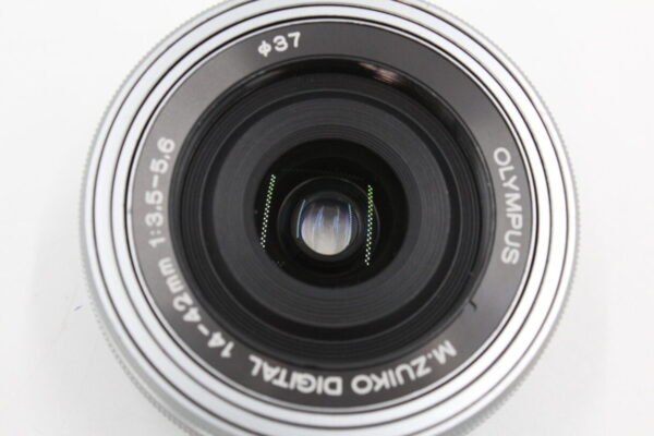 【良品】OLYMPUS オリンパス 電動式パンケーキズームレンズ M.ZUIKO DIGITAL ED 14-42mm F3.5-5.6 EZ SLV #LE20250132 - 画像 (8)