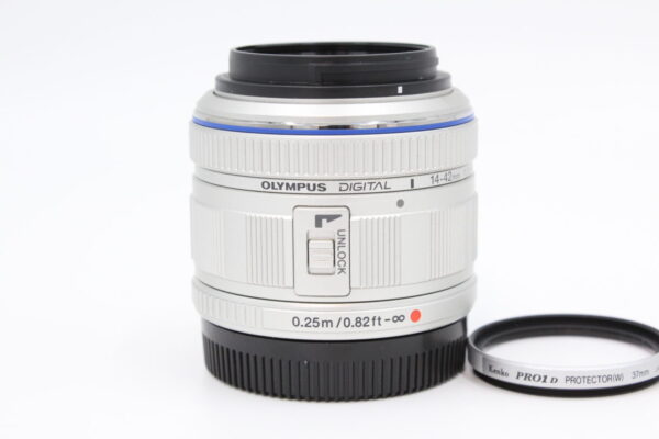 【美品】OLYMPUS オリンパス 標準ズームレンズ M.ZUIKO DIGITAL 14-42mm F3.5-5.6 II シルバー #LE2024984