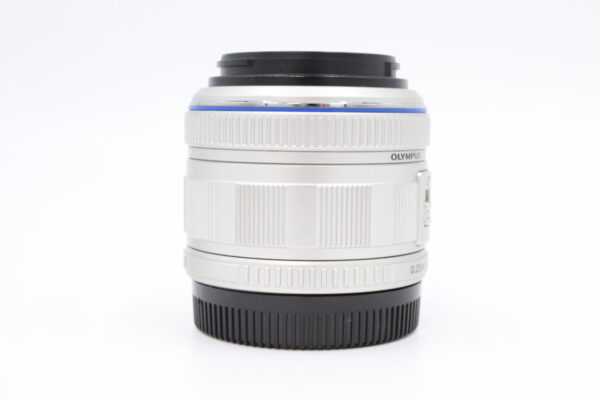 【良品】OLYMPUS オリンパス 標準ズームレンズ M.ZUIKO DIGITAL 14-42mm F3.5-5.6 II シルバー #LE2025009 - 画像 (4)