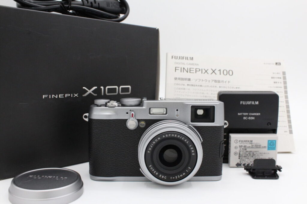 Fujifilm FinePix X100 シルバー FinePix 富士フィルム Fujifilm X100 シルバー デジタルカメラ
