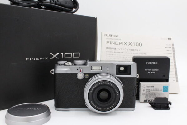 【美品】FUJIFILM 富士フイルム FinePix x100 シルバー デジタルカメラ #LE2025085