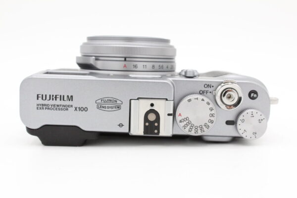 【美品】FUJIFILM 富士フイルム FinePix x100 シルバー デジタルカメラ #LE2025085 - 画像 (9)