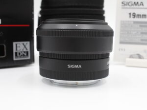 【美品】SIGMA シグマ 19mm 1:2.8 EX DN ソニー Eマウント用 ブラック #LE2024603