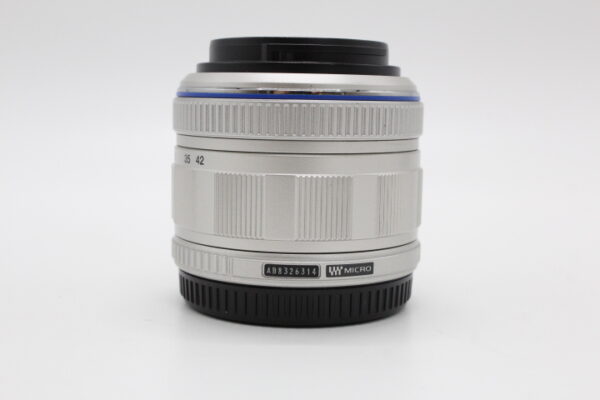 【良品】OLYMPUS オリンパス 標準ズームレンズ M.ZUIKO DIGITAL 14-42mm F3.5-5.6 II シルバー #LE20252012 - 画像 (3)