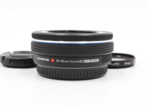 【美品】OLYMPUS オリンパス 電動式パンケーキズームレンズ M.ZUIKO DIGITAL ED 14-42mm F3.5-5.6 EZ BLK#LE20251342
