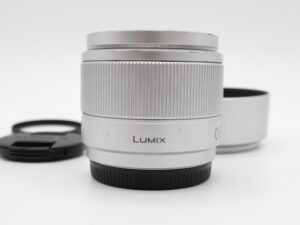 【良品】Panasonic パナソニック 単焦点レンズ マイクロフォーサーズ用 ルミックス G 25mm/ F1.7 ASPH. シルバー H-H025-S#LE2025309