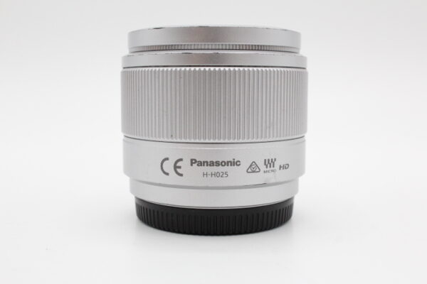 【良品】Panasonic パナソニック 単焦点レンズ マイクロフォーサーズ用 ルミックス G 25mm/ F1.7 ASPH. シルバー H-H025-S#LE2025309 - 画像 (2)