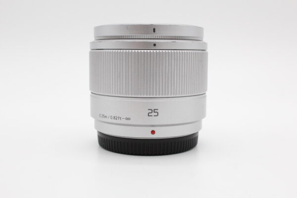 【良品】Panasonic パナソニック 単焦点レンズ マイクロフォーサーズ用 ルミックス G 25mm/ F1.7 ASPH. シルバー H-H025-S#LE2025309 - 画像 (4)