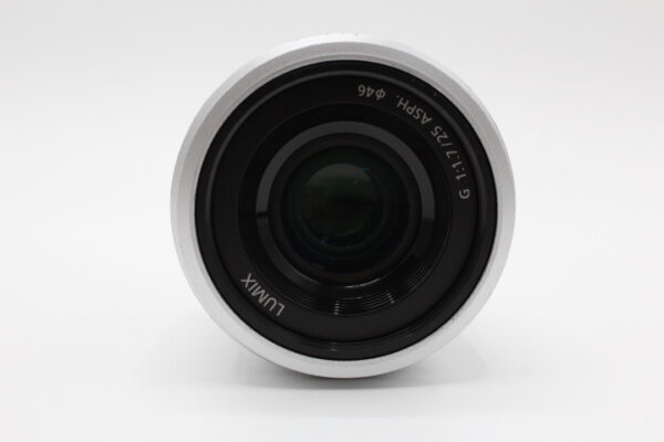 【良品】Panasonic パナソニック 単焦点レンズ マイクロフォーサーズ用 ルミックス G 25mm/ F1.7 ASPH. シルバー H-H025-S#LE2025309 - 画像 (5)