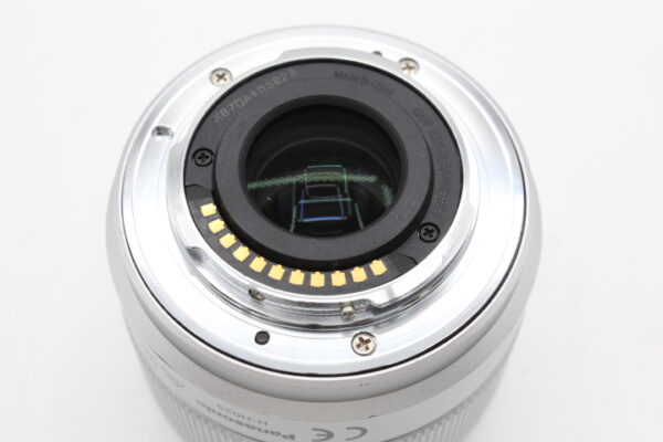【良品】Panasonic パナソニック 単焦点レンズ マイクロフォーサーズ用 ルミックス G 25mm/ F1.7 ASPH. シルバー H-H025-S#LE2025309 - 画像 (8)