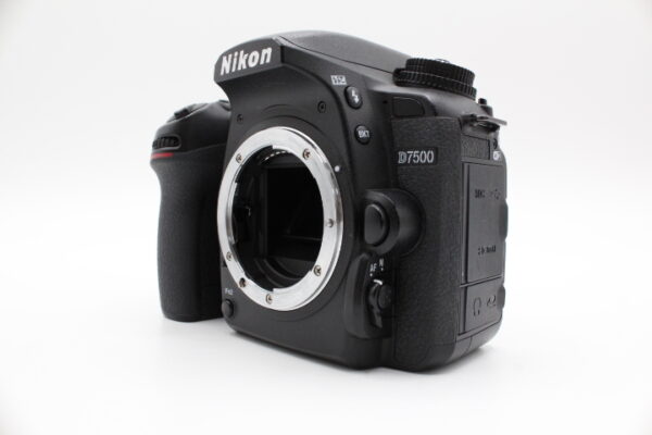 【美品】NIKON ニコン デジタル一眼レフカメラ D7500 ボディ ブラック #LE2025420 - 画像 (2)
