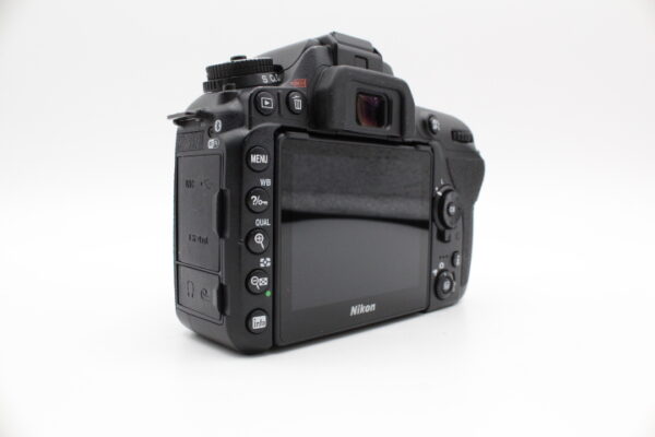 【美品】NIKON ニコン デジタル一眼レフカメラ D7500 ボディ ブラック #LE2025420 - 画像 (4)