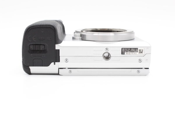 【美品】SONY ソニー α6400 シルバー #LE20254281 - 画像 (10)