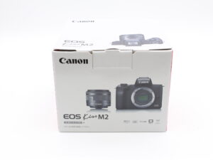 【未開封品】Canon キヤノン ミラーレス一眼カメラ EOS Kiss M2 標準ズームレンズキット ホワイト KISSM2WH-1545 #LE2025449