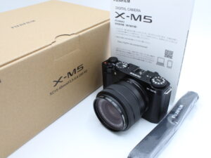 【極美品】FUJIFILM 富士フイルム ミラーレス一眼カメラ X-M5 レンズキット(XF15-45) ブラック F #LE2025560