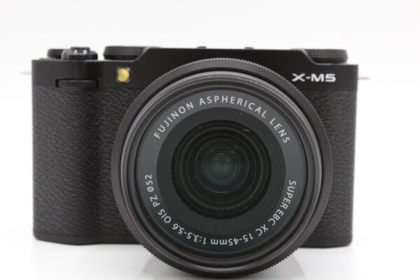 【極美品】FUJIFILM 富士フイルム ミラーレス一眼カメラ X-M5 レンズキット(XF15-45) ブラック F #LE2025560 - 画像 (2)