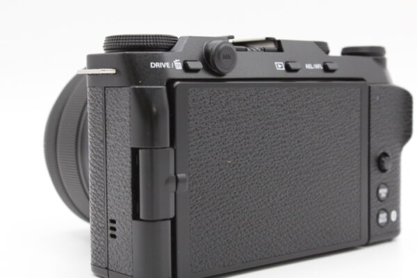 【極美品】FUJIFILM 富士フイルム ミラーレス一眼カメラ X-M5 レンズキット(XF15-45) ブラック F #LE2025560 - 画像 (5)