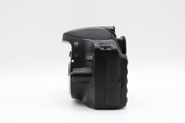 【美品】Nikon ニコン デジタル一眼レフカメラ D3200 ボディー ブラック D3200BK #LE2025570 - 画像 (4)