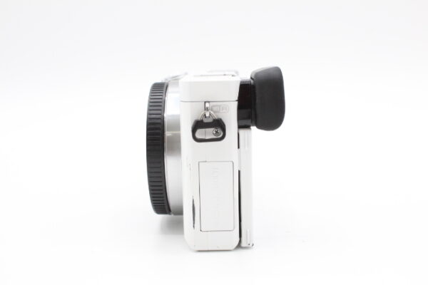 【良品】SONY ソニー ミラーレス一眼 α6000 ボディ ホワイト #LE2025571 - 画像 (3)