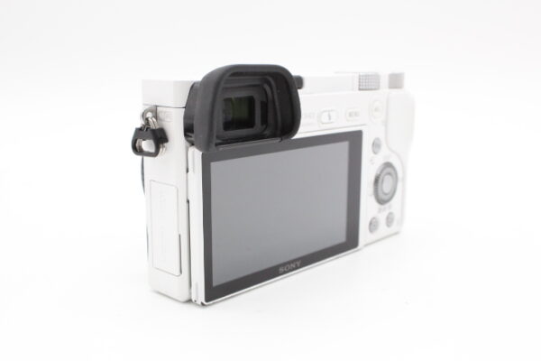 【良品】SONY ソニー ミラーレス一眼 α6000 ボディ ホワイト #LE2025571 - 画像 (4)