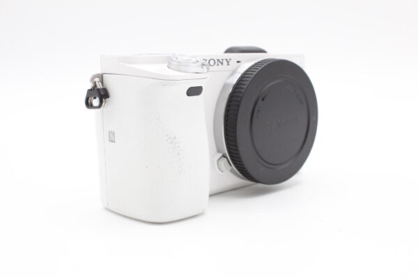 【良品】SONY ソニー ミラーレス一眼 α6000 ボディ ホワイト #LE2025571 - 画像 (8)