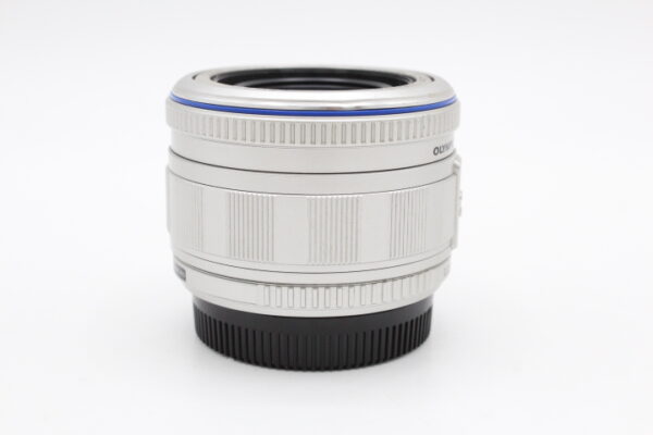 【良品】OLYMPUS オリンパス M.ZUIKO DIGITAL ED 14-42mm F3.5-5.6-SLV #LE20255841 - 画像 (4)