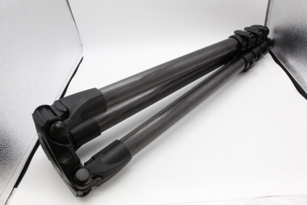 【良品】MANFROTTO マンフロット MPROカーボンファイバー 4段ビデオ三脚 #LE2025565 - 画像 (3)