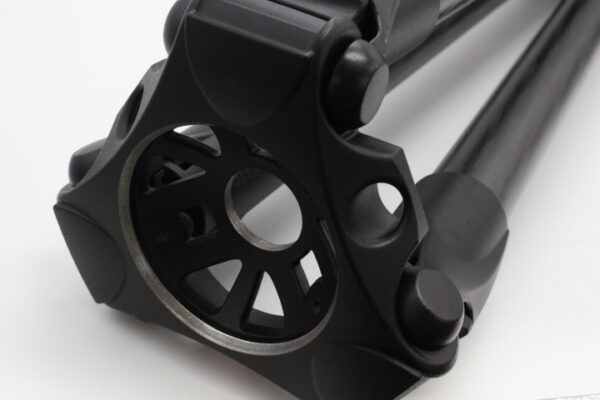 【良品】MANFROTTO マンフロット MPROカーボンファイバー 4段ビデオ三脚 #LE2025565 - 画像 (4)