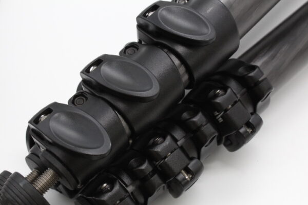 【良品】MANFROTTO マンフロット MPROカーボンファイバー 4段ビデオ三脚 #LE2025565 - 画像 (5)