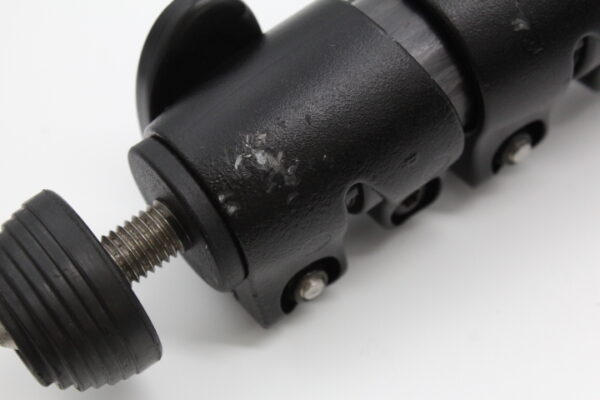 【良品】MANFROTTO マンフロット MPROカーボンファイバー 4段ビデオ三脚 #LE2025565 - 画像 (6)