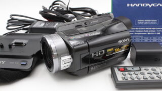 【新品未使用】ビデオカメラ [メモリ 32GB/フルHD] SCDC-01B 美品】SONY ソニー HDDデジタルハイビジョンビデオカメラ