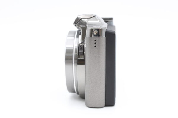 【美品】OLYMPUS オリンパス デジタルカメラ SZ-30MR マルチレコーディング シルバー 1600万画素 光学24倍ズーム 広角25mm #LE2025648 - 画像 (3)