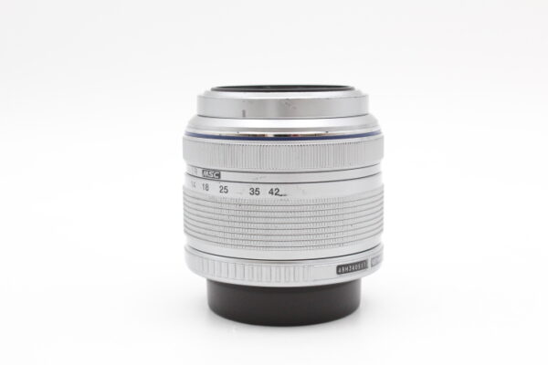 【良品】OLYMPUS オリンパス 標準ズームレンズ M.ZUIKO DIGITAL 14-42mm F3.5-5.6 II R シルバー #LE20257691 - 画像 (2)